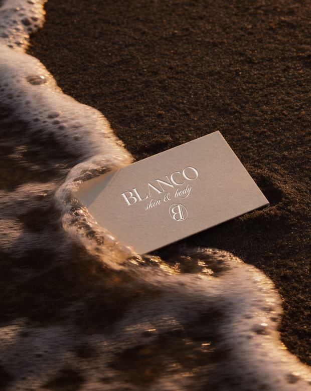 Wizytówka Blanco w fali piasku